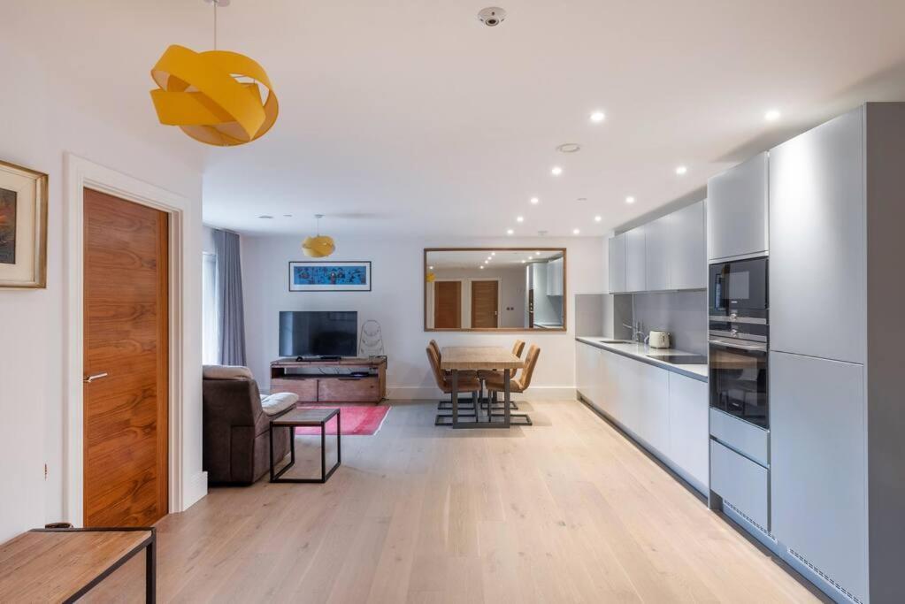 דירות לונדון Stylish 2 Bed 2 Bath In Highgate & Free Parking מראה חיצוני תמונה