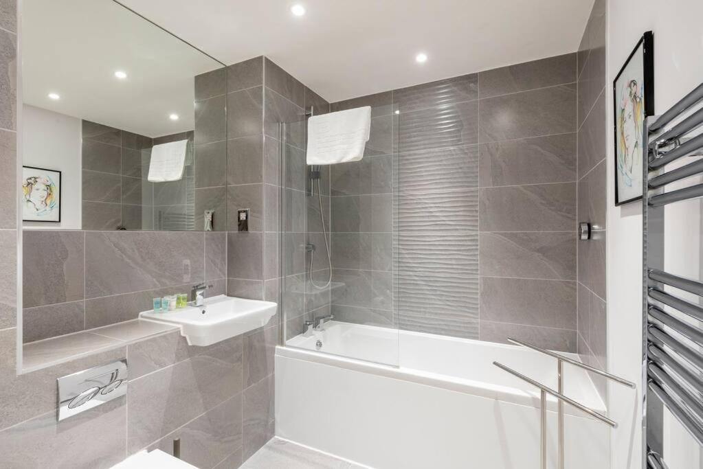 דירות לונדון Stylish 2 Bed 2 Bath In Highgate & Free Parking מראה חיצוני תמונה