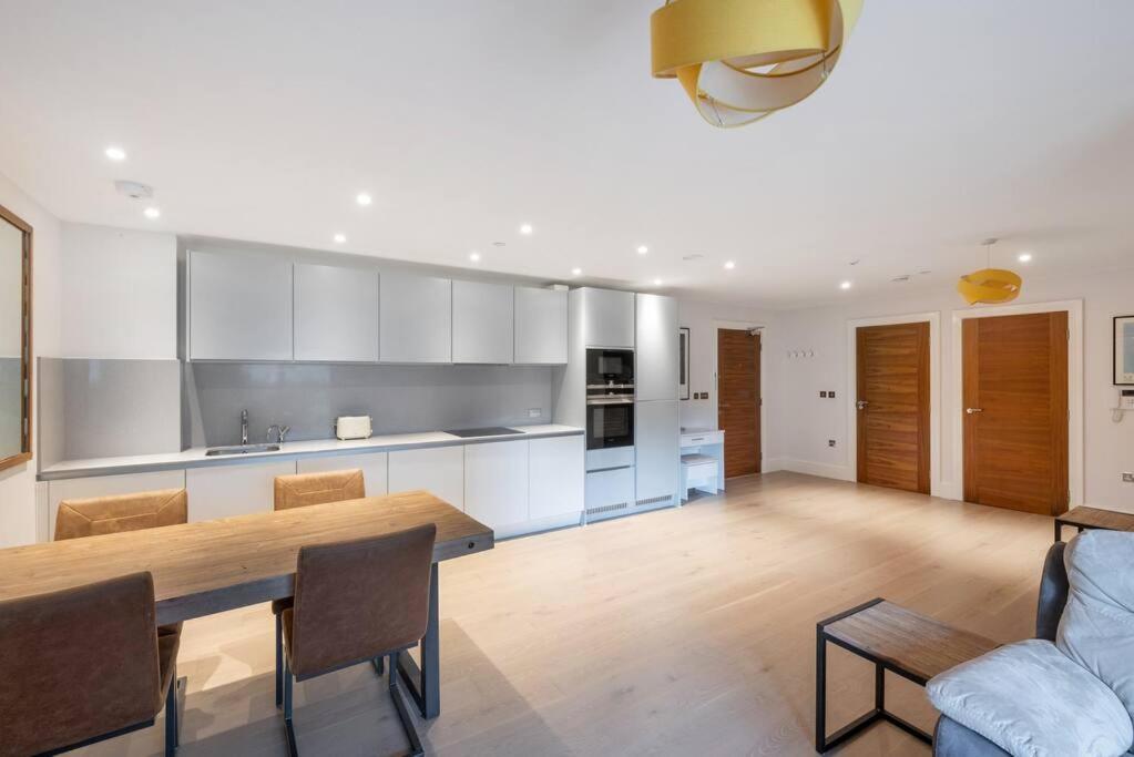 דירות לונדון Stylish 2 Bed 2 Bath In Highgate & Free Parking מראה חיצוני תמונה