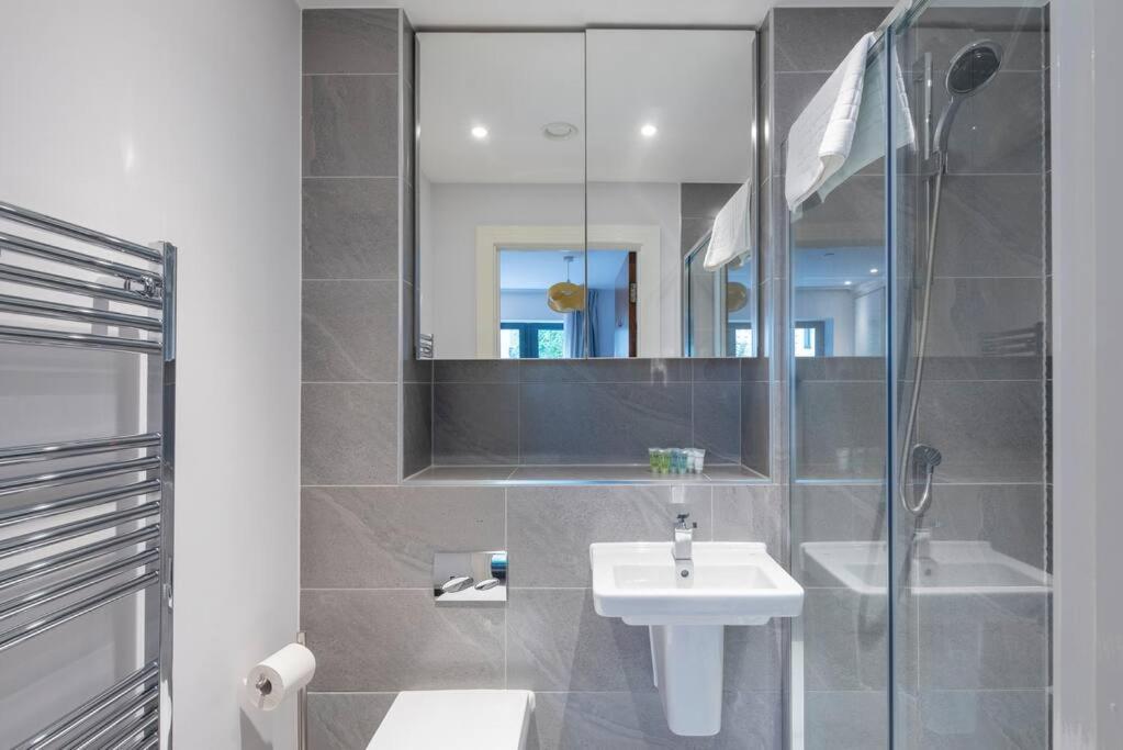 דירות לונדון Stylish 2 Bed 2 Bath In Highgate & Free Parking מראה חיצוני תמונה